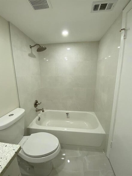 Building Photo - 8830 Royal Palm Blvd