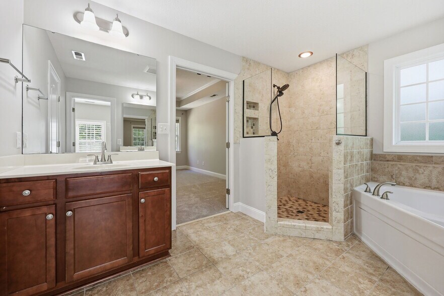 Building Photo - 768 Riverbirch Dr