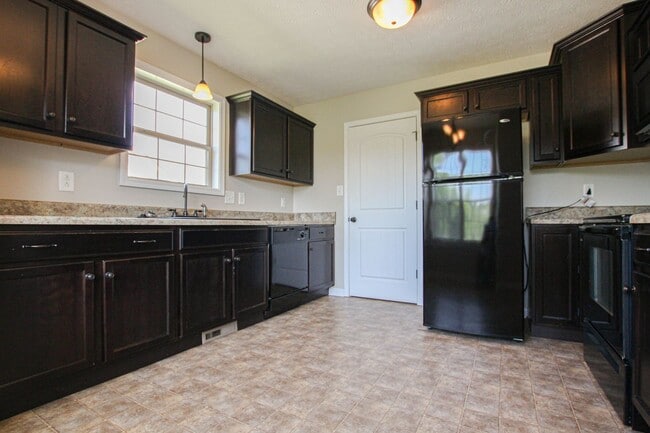 Building Photo - Three Bedroom in Autumn Creek!