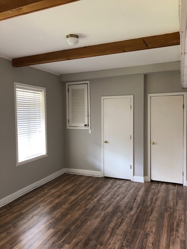 Building Photo - 2819 White Oak Dr