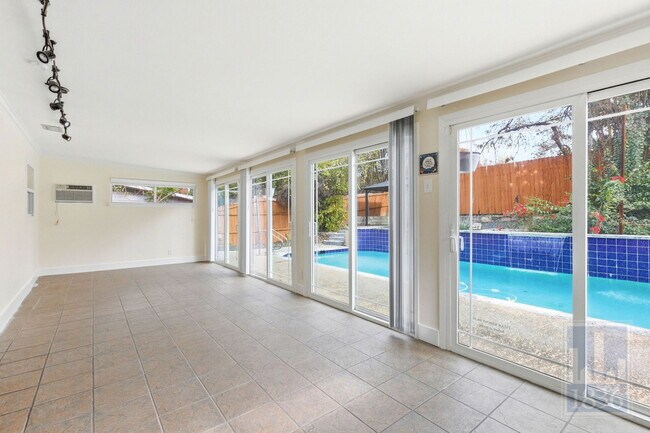 Building Photo - 6809 Columbia Dr