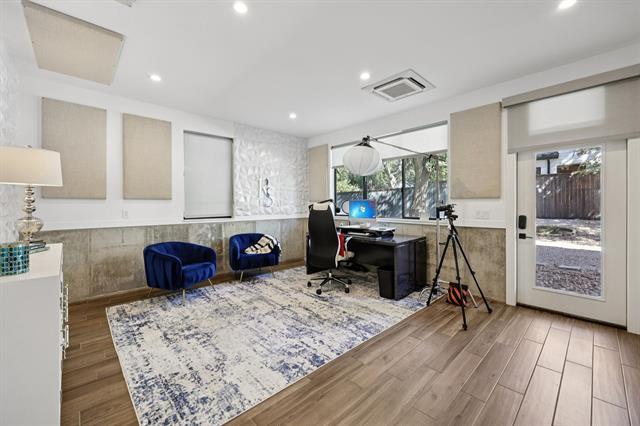 Building Photo - 8635 San Leandro Dr