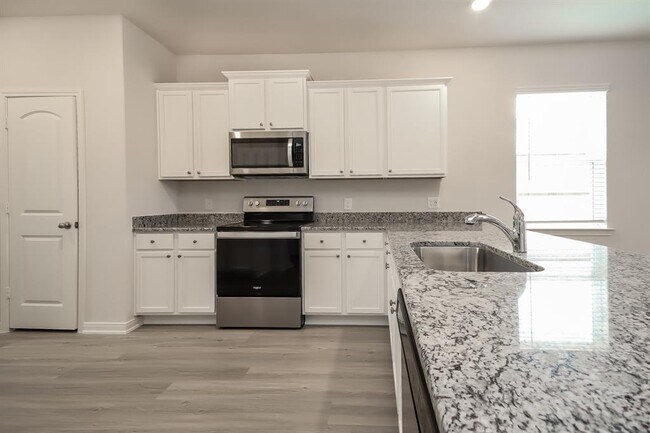 Building Photo - 25314 Shadowdale Dr