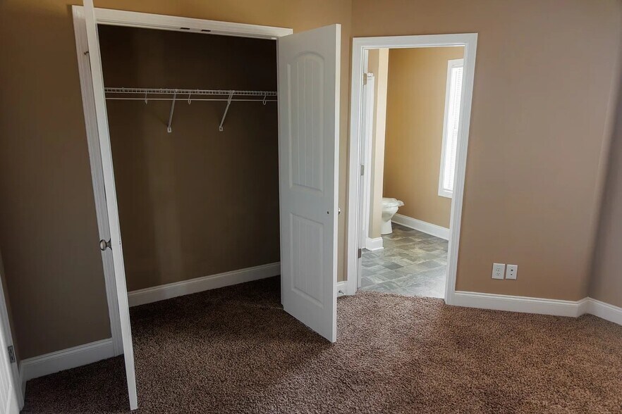 Building Photo - 1775 Spring Water Dr