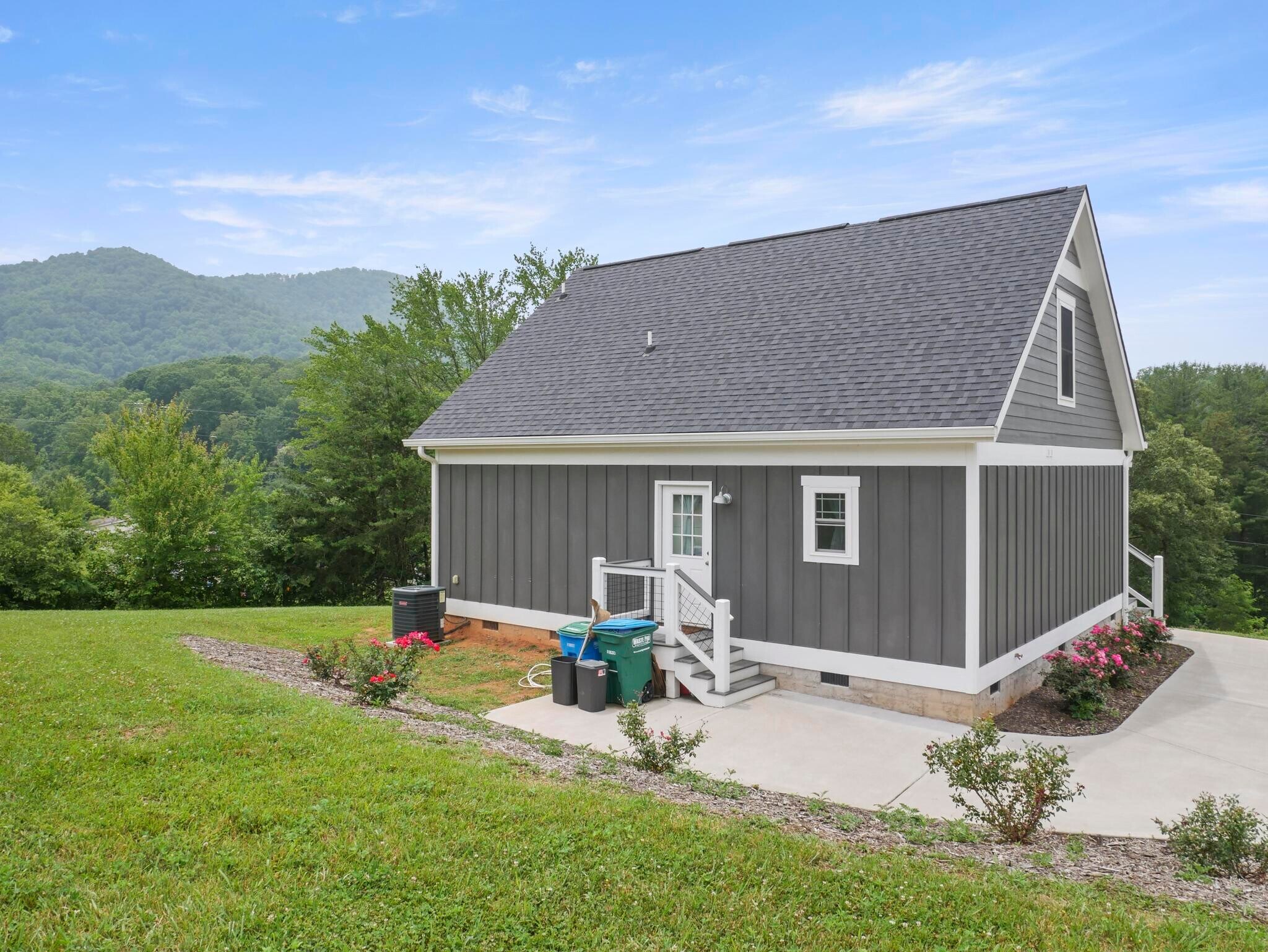 Building Photo - 105 Bobby Ridge Dr