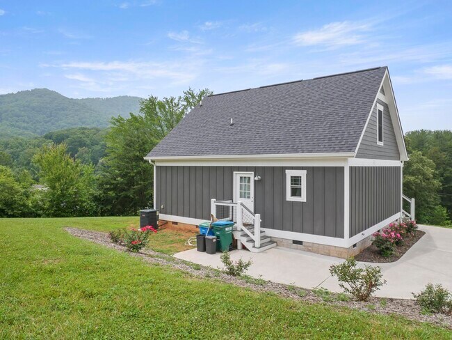 Building Photo - 105 Bobby Ridge Dr