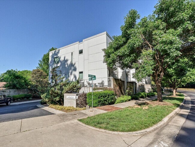 Building Photo - 341 Viburnum Way Ct