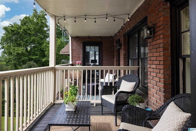 Building Photo - 1305 31st St S