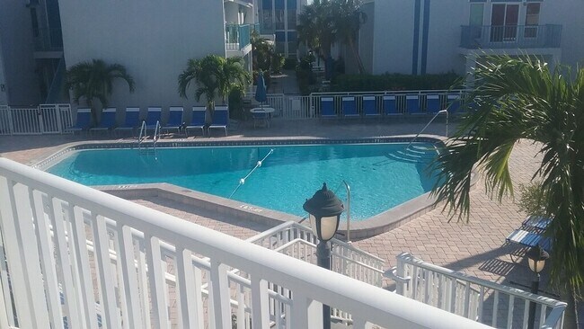 Building Photo - 165 Medallion Blvd