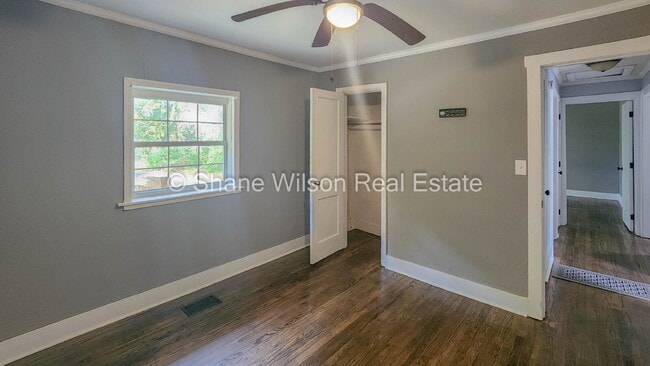 Building Photo - Comfortable 3 bedroom/ 1 bathroom home for rent.  Quiet neighborhood and lovely back yard and dec...