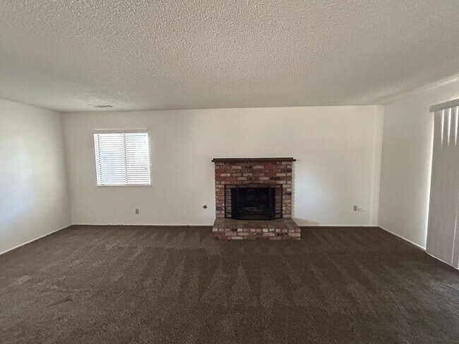Building Photo - Upcoming 3 Bedroom 2 Bathroom!