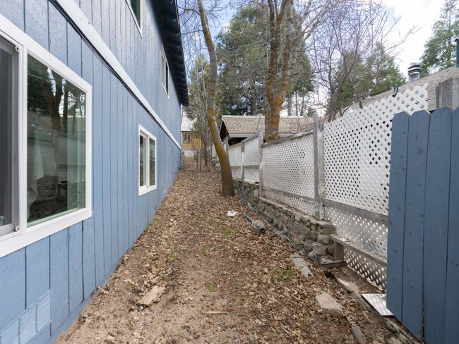 Building Photo - 26425 Lake Forest Dr