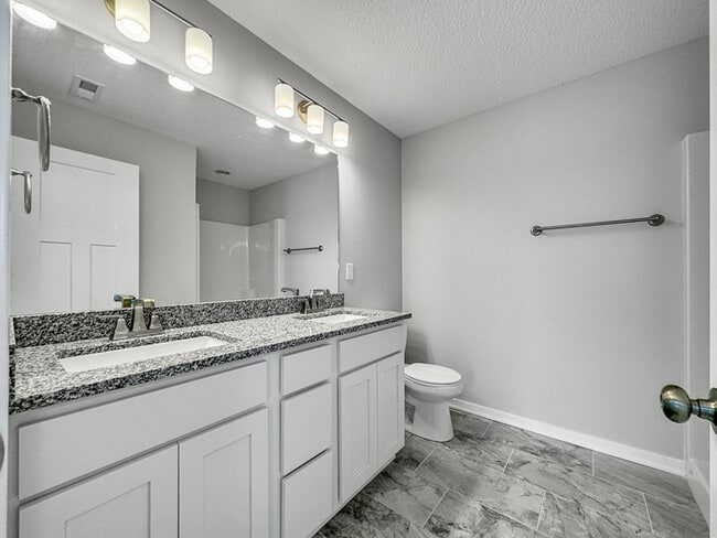 Building Photo - 2502 NW Lois Ln