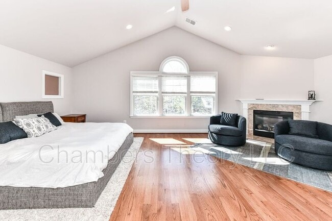 Building Photo - 306A Pine St