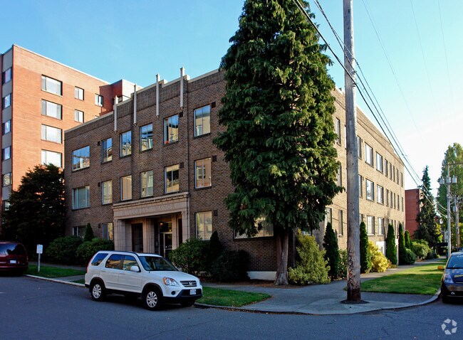 Building Photo - Hillcrest Apartments