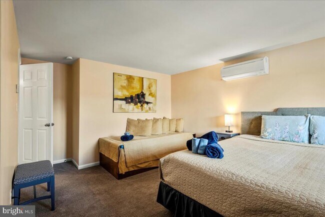 Building Photo - 31 Middle Village Way