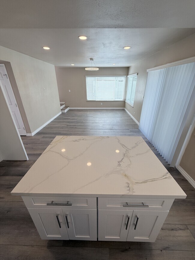 Building Photo - 435 Anacapa Cir