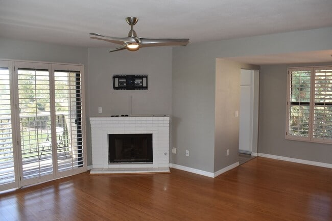 Building Photo - 2 Bedroom Condo in Rancho Bernardo with Golf Course Views