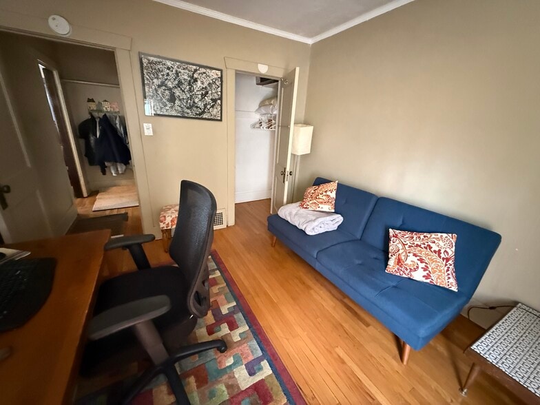 Building Photo - 1420 E 5th Ave