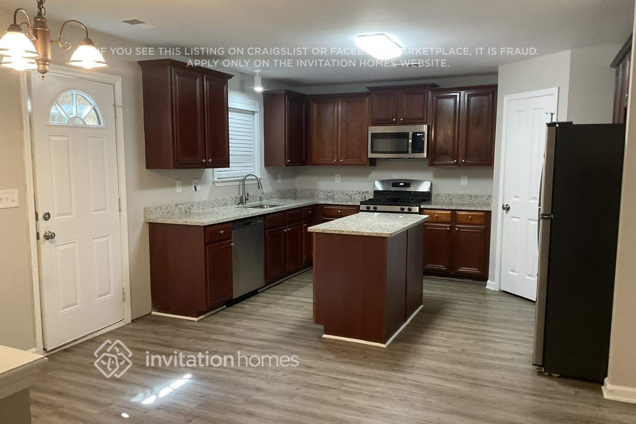 Building Photo - 4176 Kenwood Trail