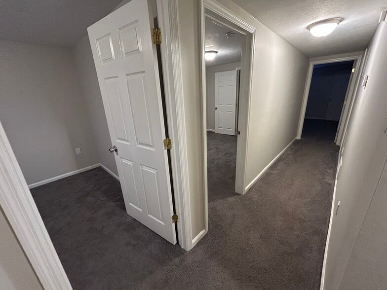 Hallway - 618 Maplewood Ave