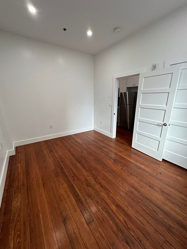 Building Photo - 4 Elliot St