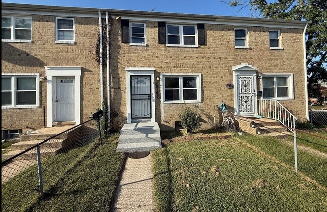 Building Photo - 4740 Vancouver Rd