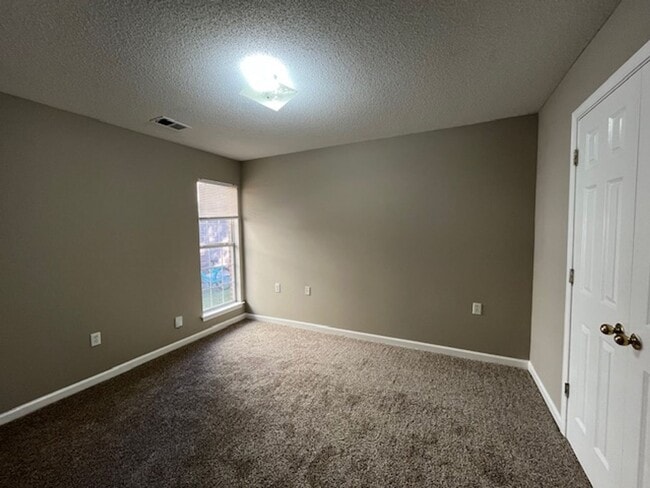 Building Photo - Renovated 3 Bedroom 2 Bath Home with 2 Car...