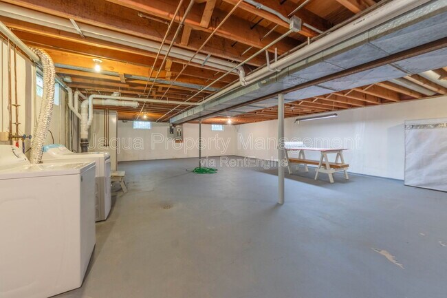 Building Photo - 2726 Applelane Ave