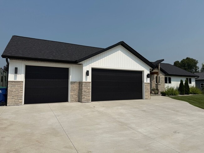 Building Photo - Executive Rental – Custom 5-Bedroom, 3.5-B...