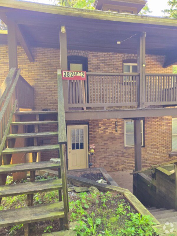 Building Photo - 382 Pine St