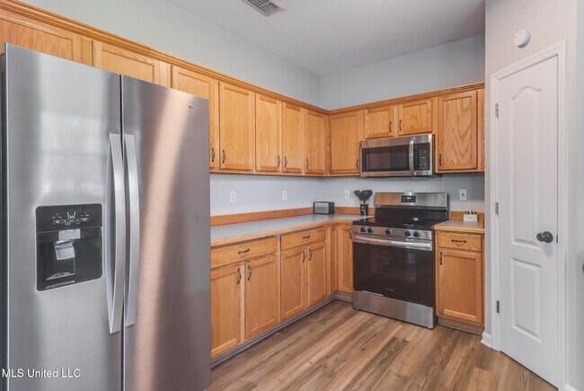 Building Photo - 16060 S April Dr