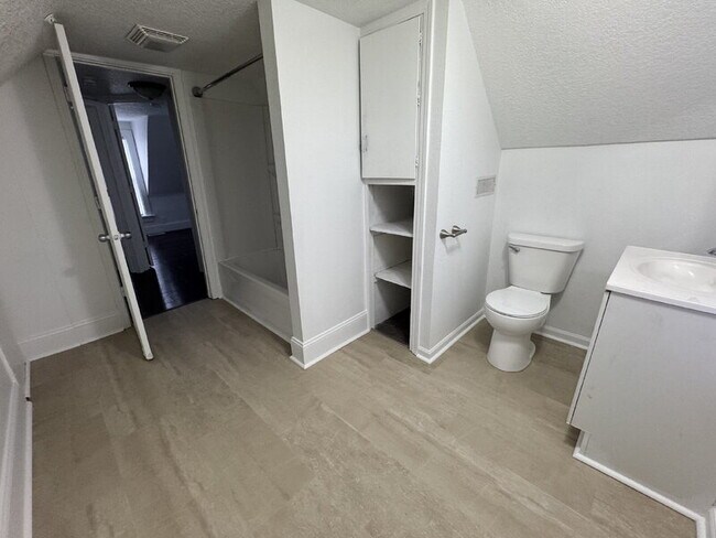 Building Photo - 714 Ovid Ave