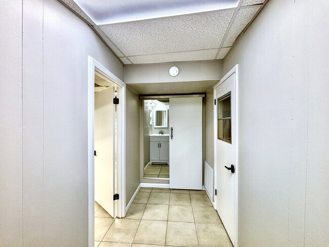 Building Photo - 5709 Vincent Rd