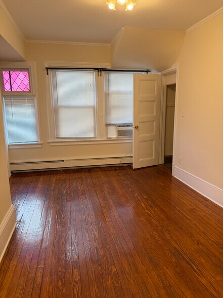 3rd bedroom - 35 Gates Ave