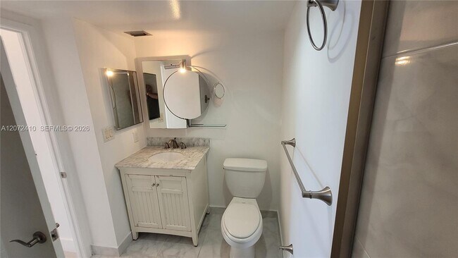Building Photo - 20515 E Country Club Dr