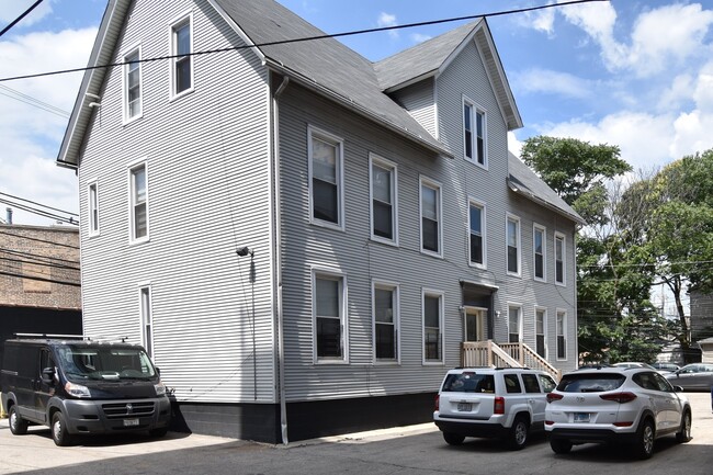 Primary Photo - 3234 N Clark St