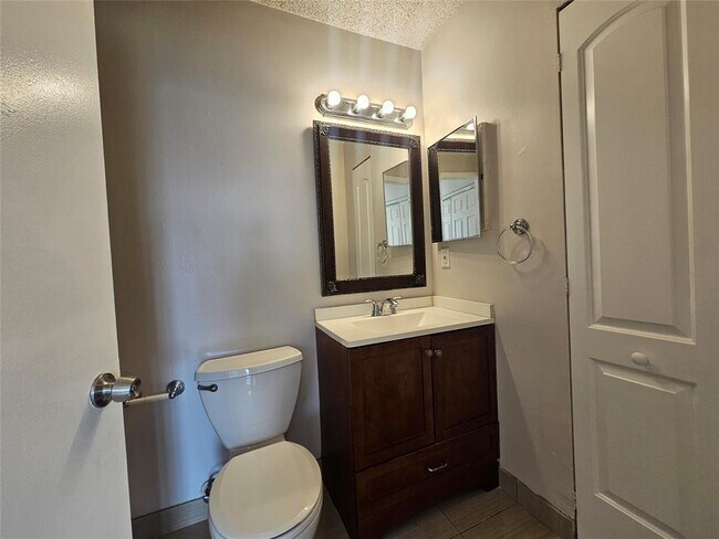 Building Photo - 651 Lyons Rd