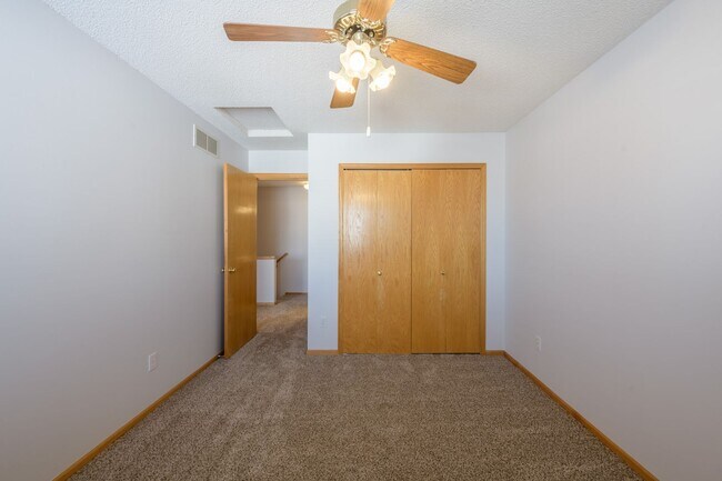 Building Photo - 2BD / 2BA Coon Rapids townhome. Completely renovated!!! Dont miss out!