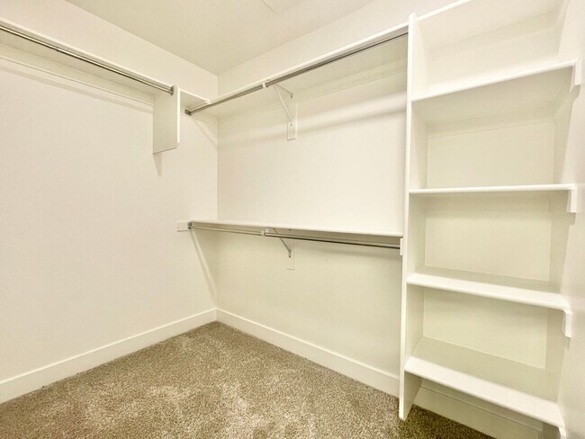 Building Photo - Beautiful Townhome at Mountain Ridge!