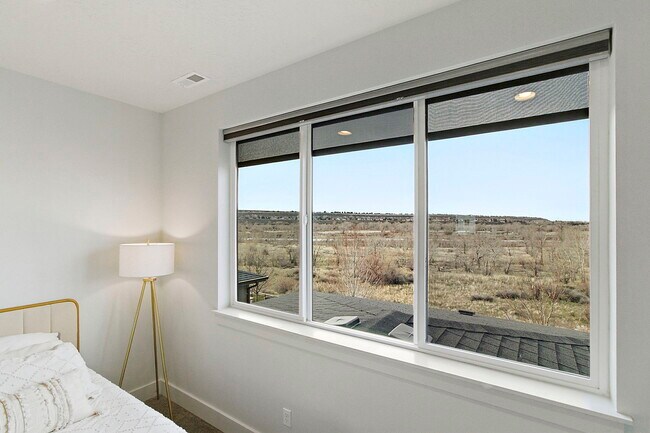 Building Photo - 6777 E Warm Springs Ave