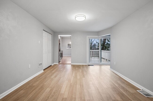 Building Photo - PRICE REDUCED on this Recently Renovated 3 Bed/1 Bath Home in Troy Hill