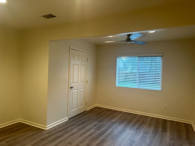 Building Photo - Newly Remodeled 3-Bedroom Home in Citrus H...