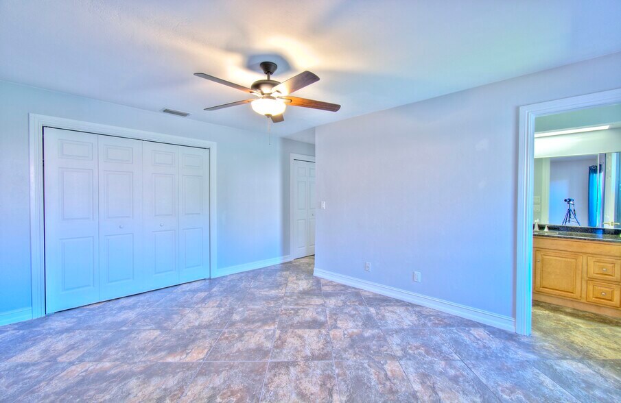 Building Photo - 787 Palm View Dr