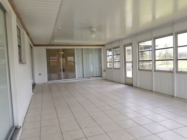 Building Photo - CANAL FRONTAGE / FISH FROM YOUR DOCK