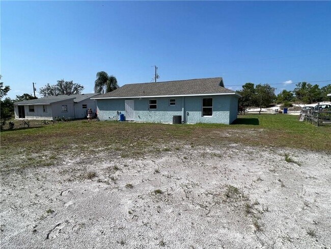 Building Photo - GREAT LOCATION! GREAT PRICE!  3 Bedroom, 2...