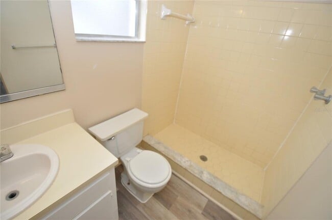 Building Photo - 828 Cinnamon Dr E