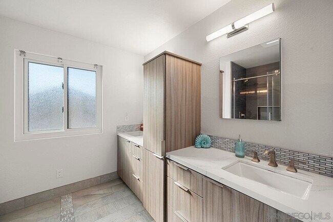 Building Photo - 376 Canyon Ridge Dr