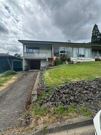 Building Photo - 2 bedroom duplex