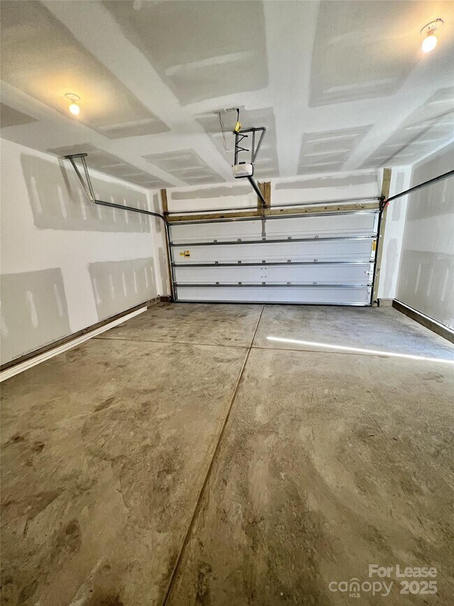 Building Photo - 1006 Creeks Landing Dr
